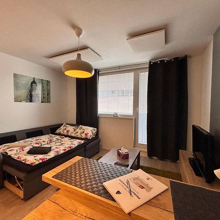 Krasny Utulny Byt S Balkonom A Parkovanim! Bratislava Exterior photo